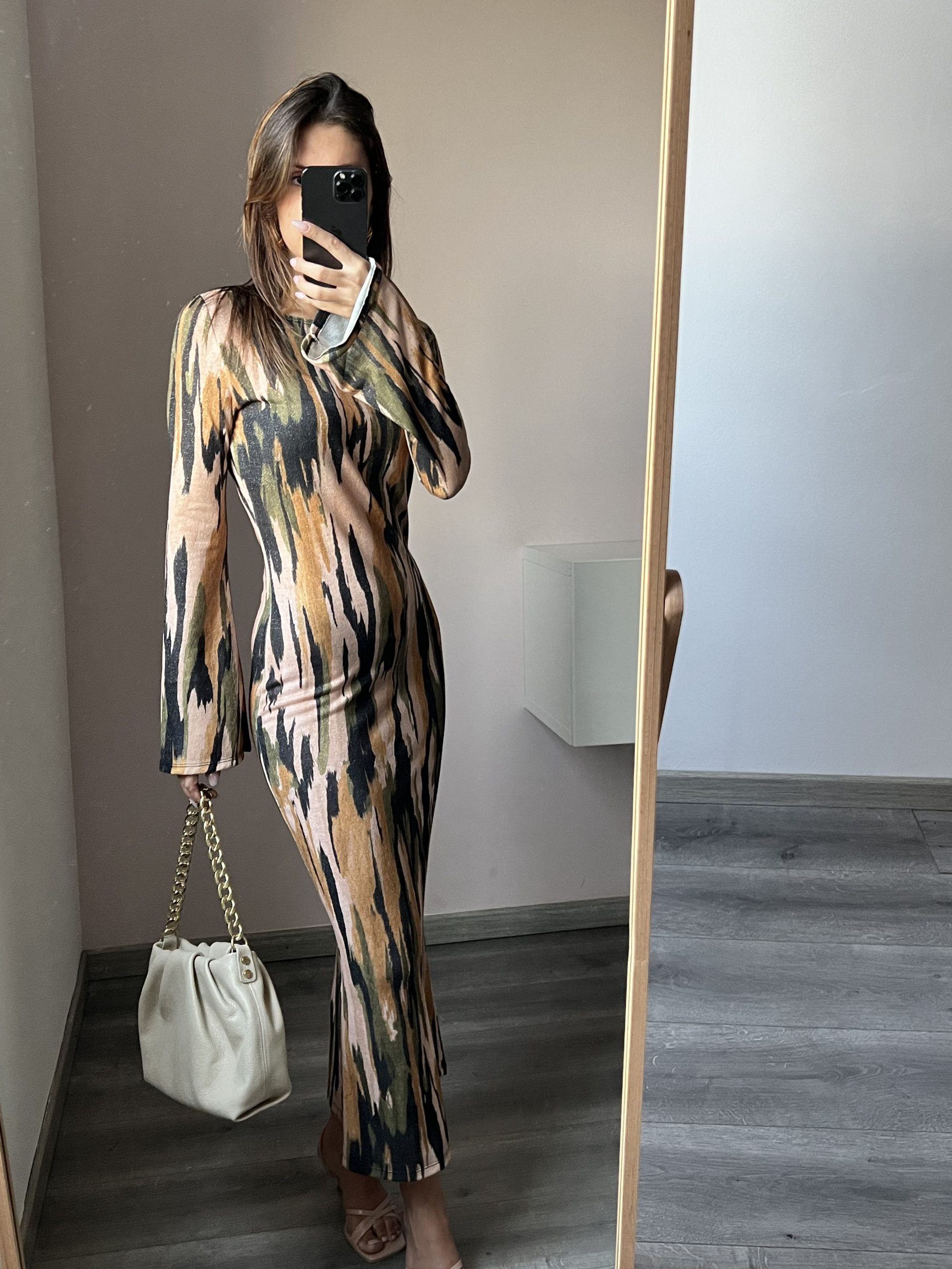 4C988AE8-81D6-49F5-95C9-F98D8911515A