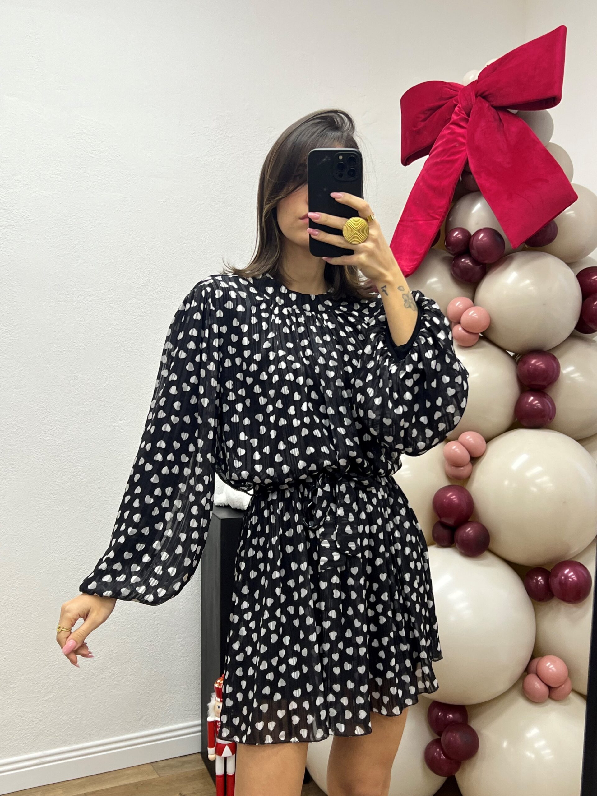 ABITO CON CUORI BIANCO E NERO